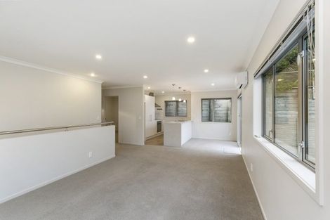 Photo of property in 12 Ted Gilberd Place, Newlands, Wellington, 6037