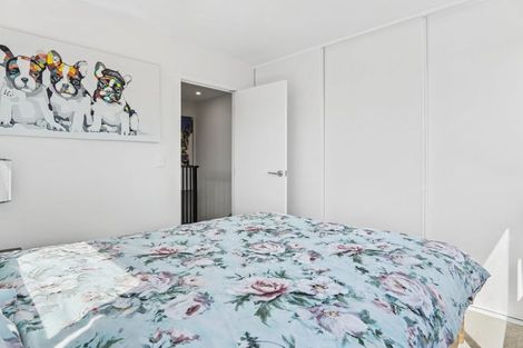 Photo of property in 9/35 Garadice Road, Rothesay Bay, Auckland, 0630