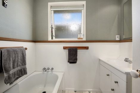 Photo of property in 14 Roband Crescent, Brown Owl, Upper Hutt, 5018