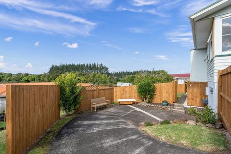 Photo of property in 14 Adams Place, Te Kamo, Whangarei, 0112