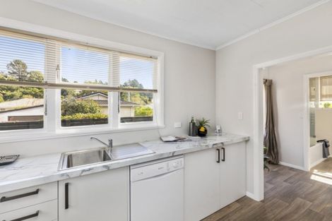 Photo of property in 358 Stokes Valley Road, Stokes Valley, Lower Hutt, 5019