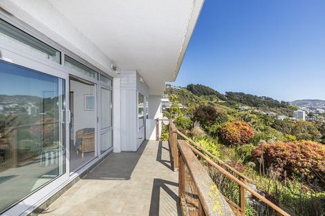 Photo of property in Beauport Apartments, 2/30 The Crescent, Roseneath, Wellington, 6011