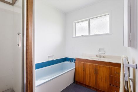 Photo of property in 276 Boord Crescent, Kumeu, 0891
