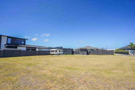 Photo of property in 28 Waitemata Drive, One Tree Point, 0118
