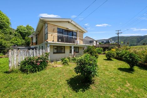 Photo of property in 60 Waikawa Road, Picton, 7220