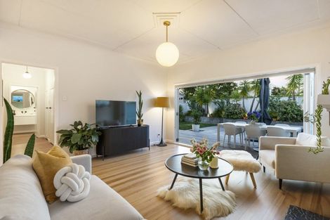 Photo of property in 1/439 Point Chevalier Road, Point Chevalier, Auckland, 1022