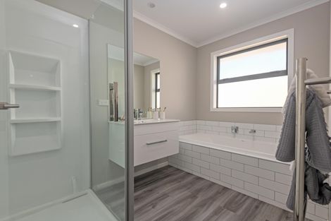 Photo of property in 20 Atlantic Drive, Fitzherbert, Palmerston North, 4410