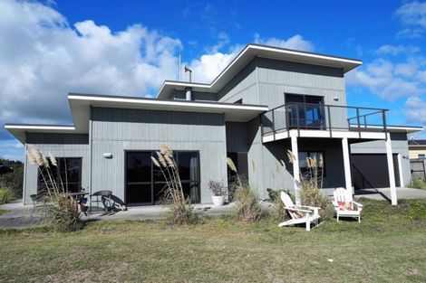 Photo of property in 1 Te Awe Awe Grove, Himatangi Beach, Foxton, 4891