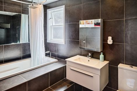 Photo of property in 44 Airlie Road, Plimmerton, Porirua, 5026