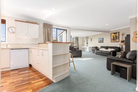 Photo of property in 295 Main Road, Tawa, Wellington, 5028