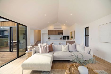 Photo of property in 5 Rowe Drive, Jacks Point, 9371