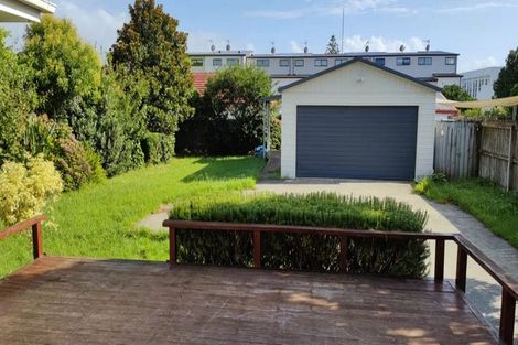 Photo of property in 3 Yeovil Road, Te Atatu Peninsula, Auckland, 0610