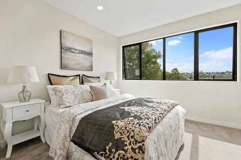 Photo of property in 13/200 Sunnynook Road, Totara Vale, Auckland, 0627