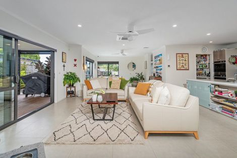 Photo of property in 32 Leeward Drive, Whitianga, 3510