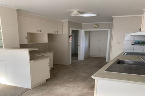 Photo of property in 18 Ramillies Place, Glenfield, Auckland, 0629