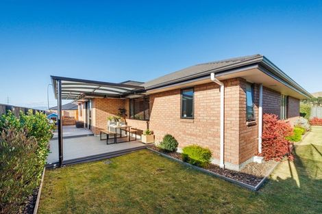 Photo of property in 34 Cyprus Place, Fitzherbert, Palmerston North, 4410