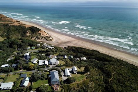 Photo of property in 18 Coates Avenue, Baylys Beach, Dargaville, 0377