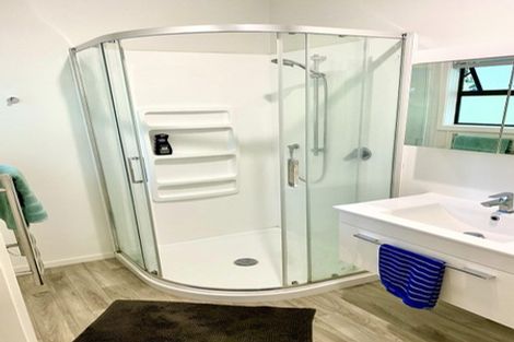 Photo of property in 2/660 Beach Road, Browns Bay, Auckland, 0630