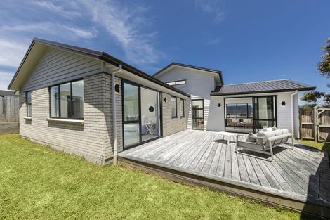 Photo of property in 1 Mcindoe Road, Kumeu, 0810