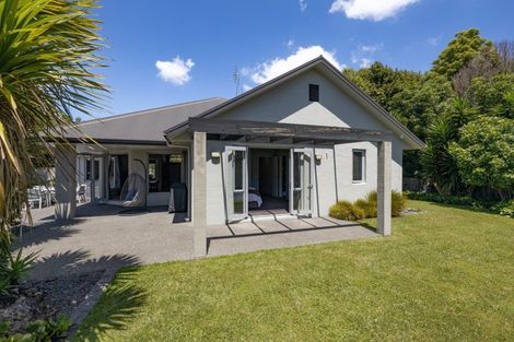 Photo of property in 18 Saint James Drive, Huntington, Hamilton, 3210