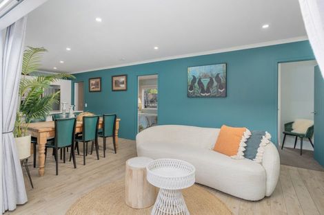 Photo of property in 56 Hahei Beach Road, Hahei, Whitianga, 3591