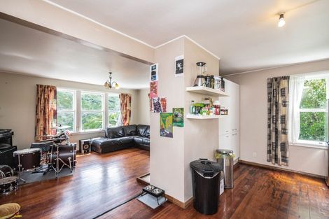 Photo of property in 21 Montgomery Avenue, Karori, Wellington, 6012