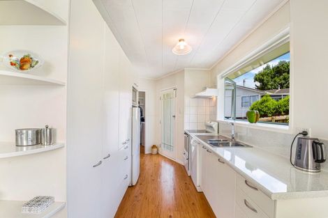 Photo of property in 37 Fitzwater Place, Henderson, Auckland, 0612
