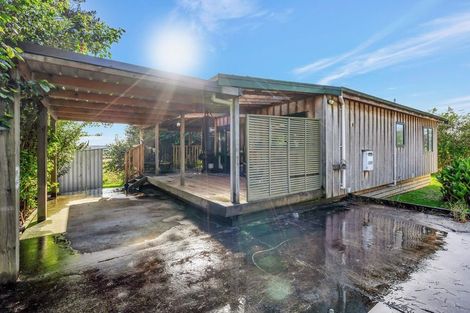 Photo of property in 60 Cobham Crescent, Kelston, Auckland, 0602