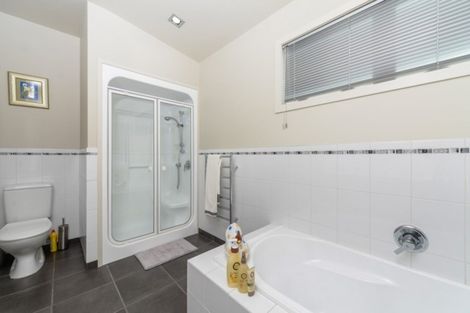 Photo of property in 12 Linden Place, Matipo Heights, Rotorua, 3015