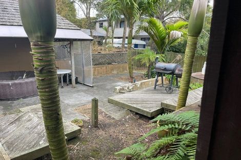 Photo of property in 2/4 Lyons Avenue, Murrays Bay, Auckland, 0630