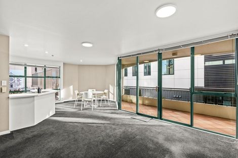 Photo of property in Regent Courts, 2/75 Gloucester Street, Christchurch Central, Christchurch, 8013