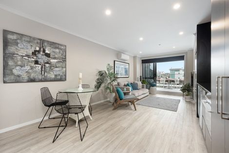 Photo of property in 2/19 Victoria Road, Mount Maunganui, 3116