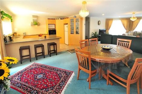 Photo of property in 64 Roberta Crescent, Orewa, 0931