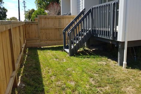 Photo of property in 1/51 Wharf Road, Te Atatu Peninsula, Auckland, 0610