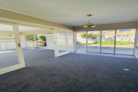 Photo of property in 25 Ellesmere Crescent, Pakuranga Heights, Auckland, 2010