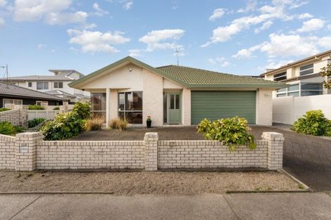 Photo of property in 13a Oceanbeach Road, Mount Maunganui, 3116