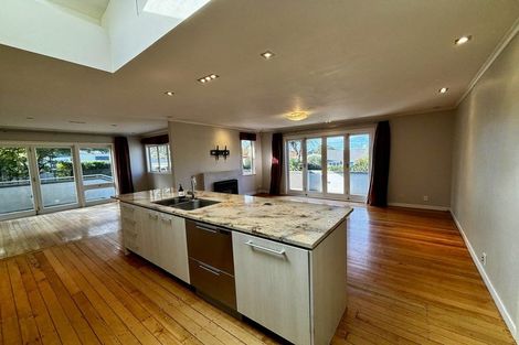 Photo of property in 28a Old Lake Road, Narrow Neck, Auckland, 0624