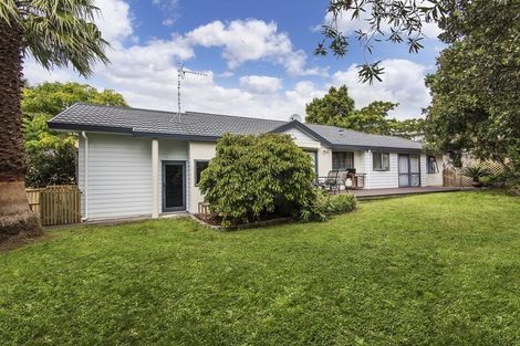 Photo of property in 17 John Jennings Drive, Oteha, Auckland, 0632