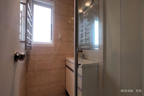 Photo of property in 25 Kirrie Avenue, Te Atatu South, Auckland, 0610