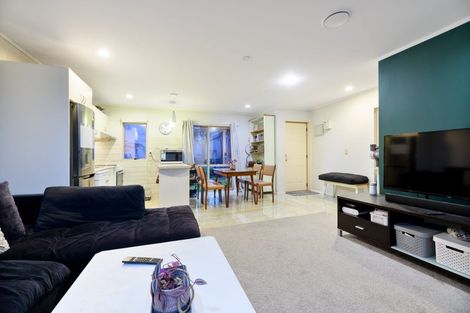 Photo of property in 9 Lockington Avenue, Henderson, Auckland, 0612