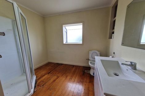 Photo of property in 349 Wairau Road, Totara Vale, Auckland, 0629