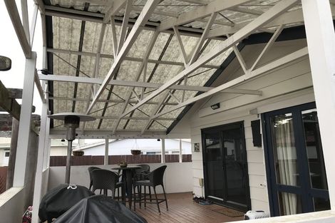 Photo of property in 26 Queen Road, Bellevue, Tauranga, 3110