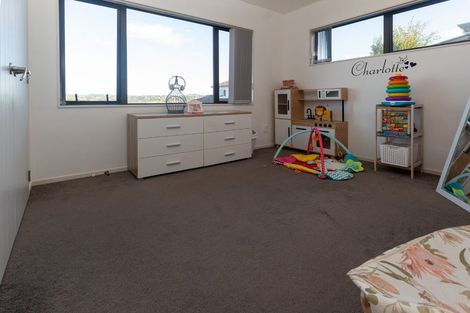 Photo of property in 8 San Casello Rise, Henderson, Auckland, 0612