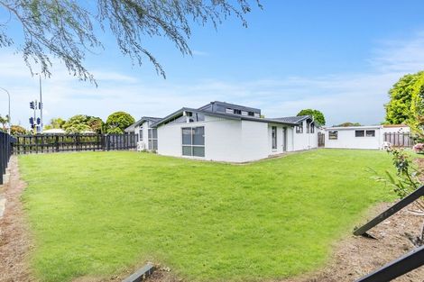 Photo of property in 2 Beaumaris Way, Conifer Grove, Takanini, 2112