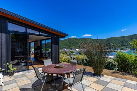 Photo of property in 324a Waikawa Road, Waikawa, Picton, 7220