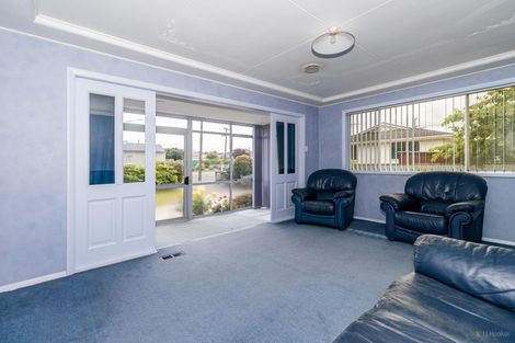 Photo of property in 1 Dixon Street, Waimate, 7924