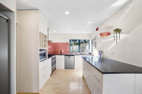 Photo of property in 28 Graham Collins Drive, Windsor Park, Auckland, 0632