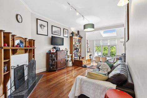 Photo of property in 92 Austin Street, Mount Victoria, Wellington, 6011