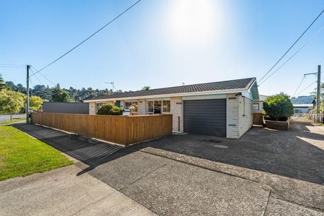 Photo of property in 3 Hawthorn Crescent, Stokes Valley, Lower Hutt, 5019