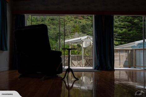 Photo of property in 32 Karekare Road, Karekare, New Lynn, 0772